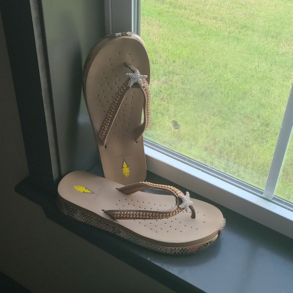 Volatile flip flops starfish and gold detailing